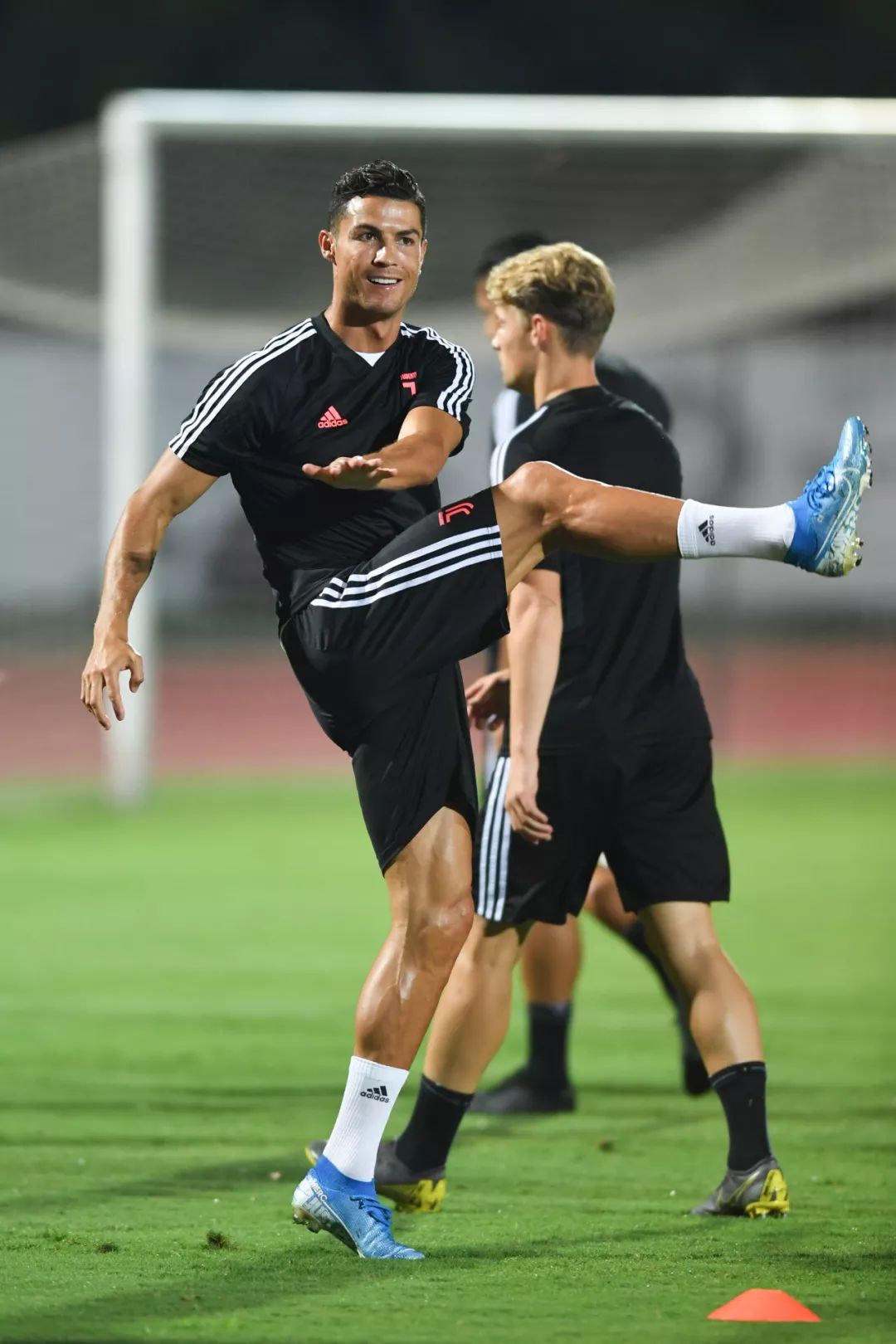 关于尤文图斯迎欧篮联关键赛，赛前防线松动，球迷炸锅，身体对抗强度拉满的信息-九游登入