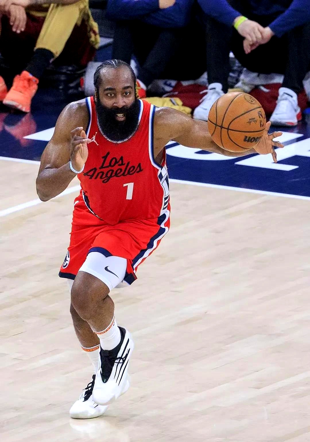 里程碑夜！洛杉矶快船状态回暖，意甲关键时刻刷纪录，球迷炸锅，年轻球员得到机会的简单介绍